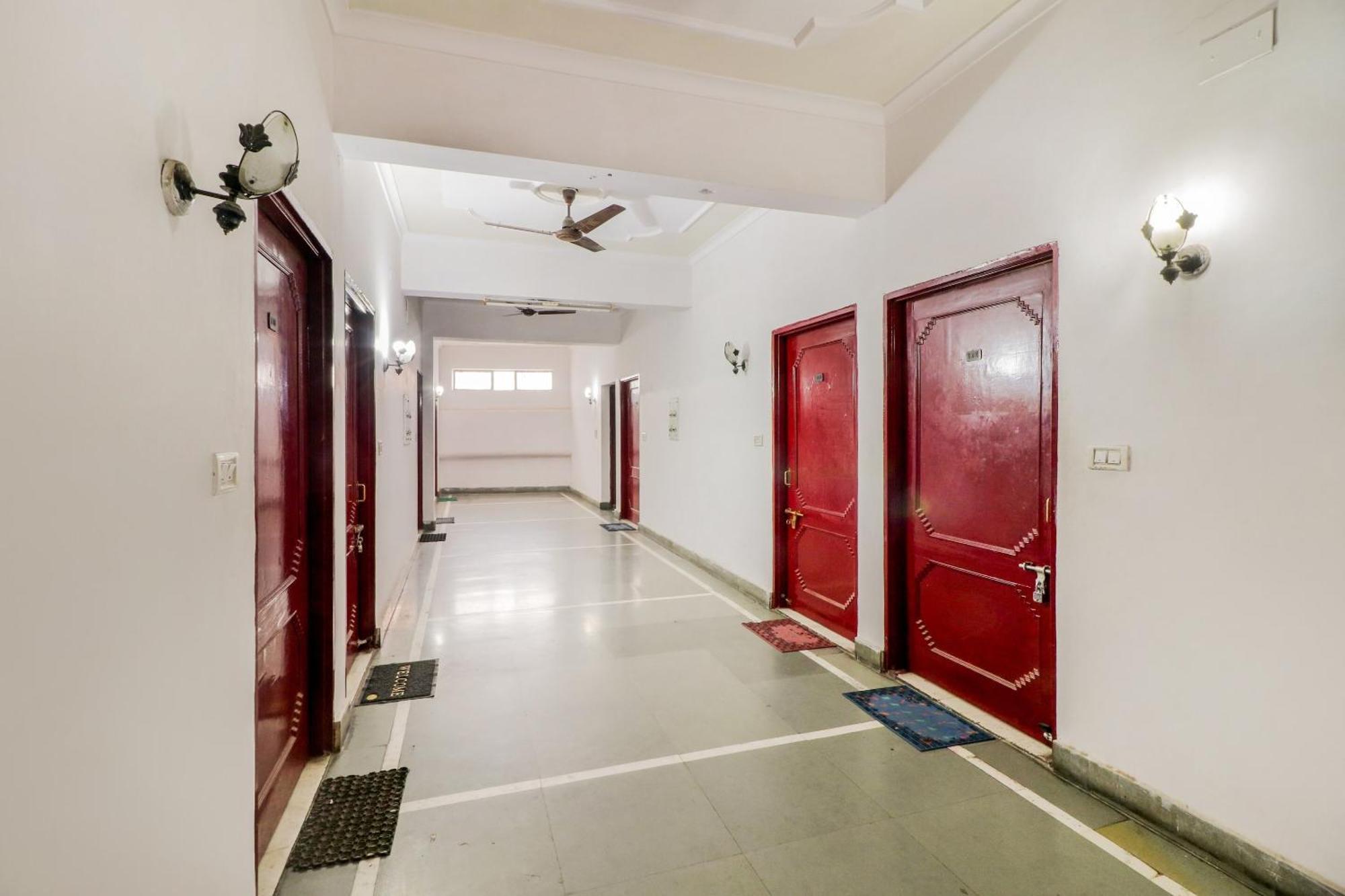 J C Guest House Hasanganj Екстер'єр фото